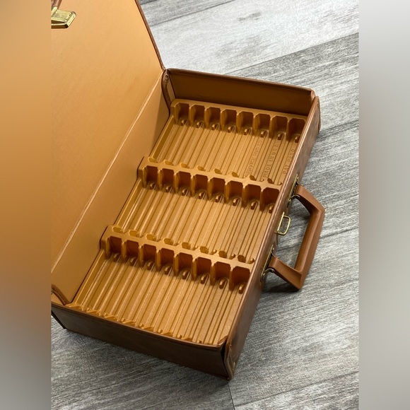 VTG Service Mfg. Co. Made in USA 24 Ct. Cassette Travel Storage Hard Shell Case - Picture 7 of 16